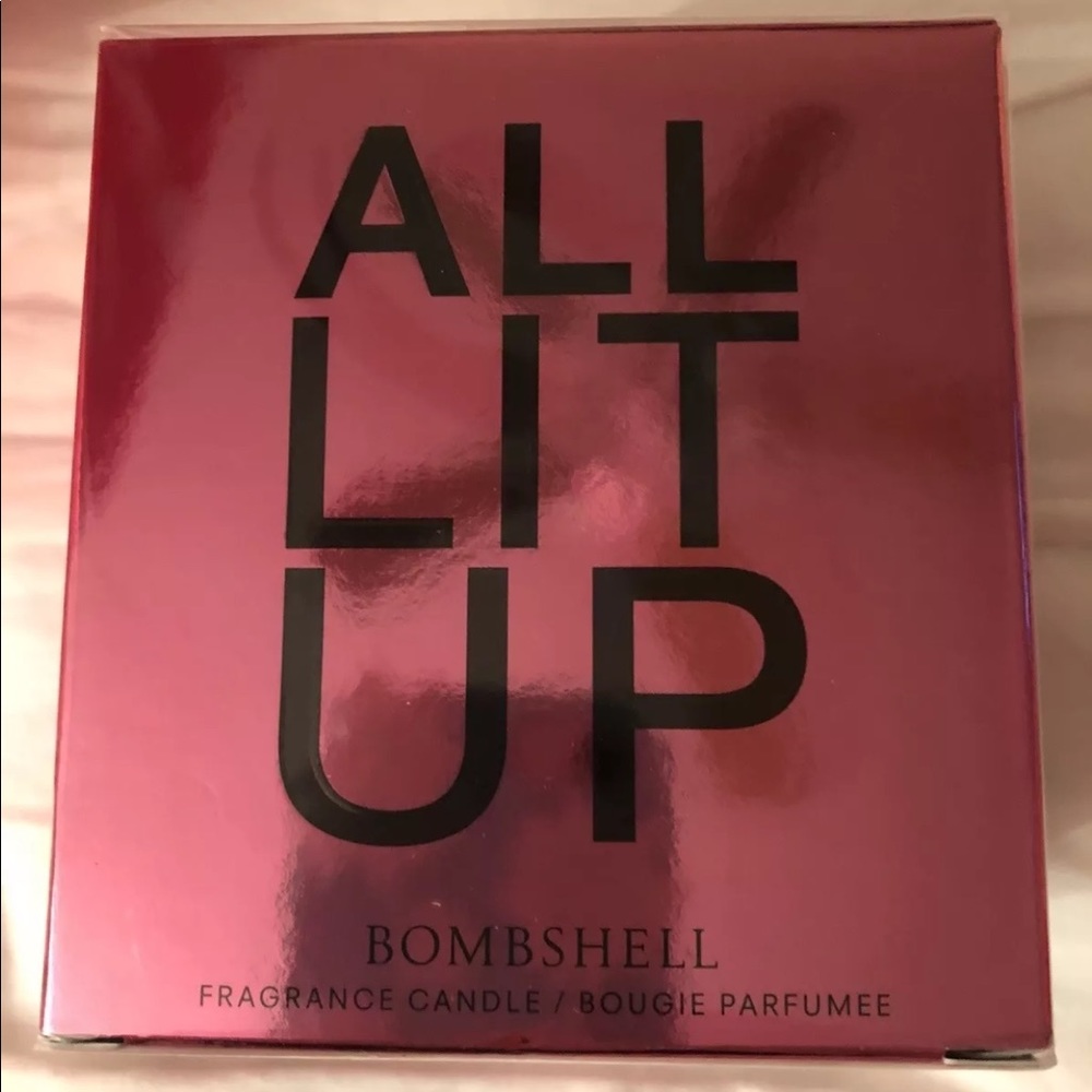 NWT Victoria's Secret Bombshell fragrance candle